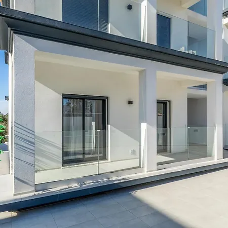 Correeira Luxury Residence T2 A - Albufeira, Pools, Wifi, Bbq, Beach
