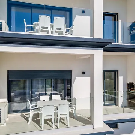 Correeira Luxury Residence T2 A - Albufeira, Pools, Wifi, Bbq, Beach Apartment *