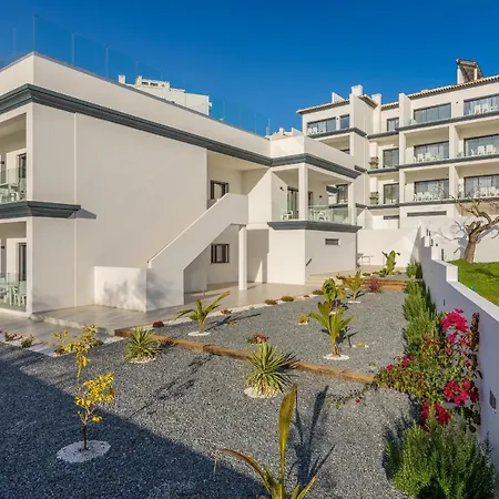 Correeira Luxury Residence T2 A - Albufeira, Pools, Wifi, Bbq, Beach Apartment *
